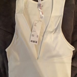 Deep V-neck crop